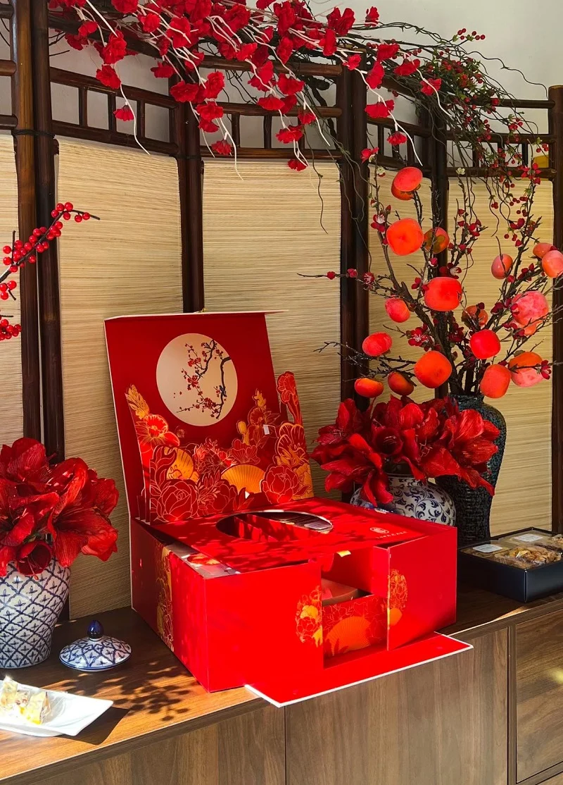 Sắc xuân ngập tràn trong hộp quà Leea Cake