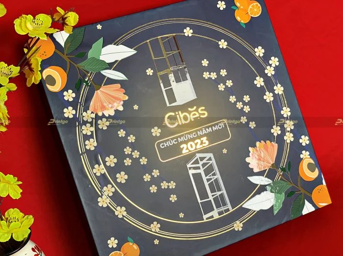 Hộp quà Tết của Cibes được sản xuất theo quy cách là hộp âm dương có đai. 