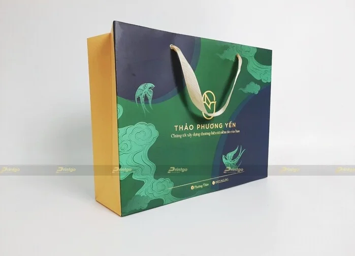 Các chi tiết được gia công cẩn thận, đồng bộ với hộp đựng