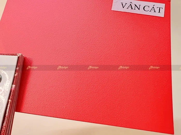 Mẫu cán vân trên giấy tại xưởng miền Nam của Printgo - Vân cát