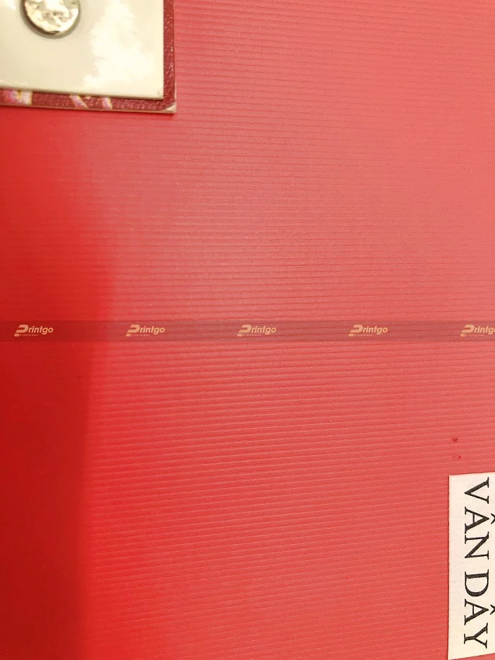 Mẫu cán vân trên giấy tại xưởng miền Nam của Printgo - Vân dây