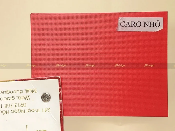 Mẫu cán vân trên giấy tại xưởng miền Nam của Printgo - Caro nhỏ