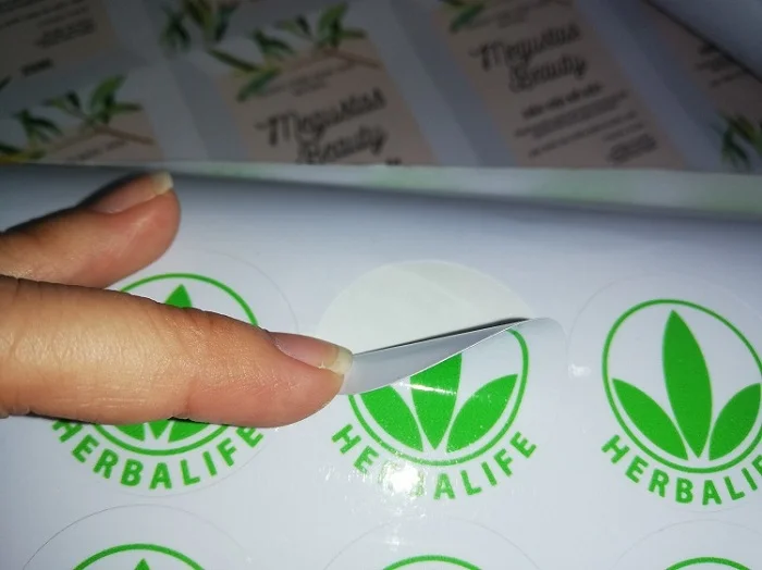 In decal nhựa sữa làm tem hàng hoá