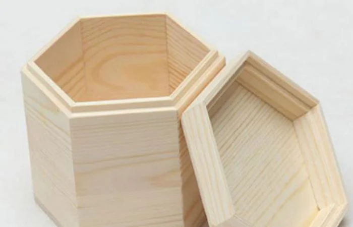 Hộp đựng trà bằng gỗ đơn giản nhưng tinh tế