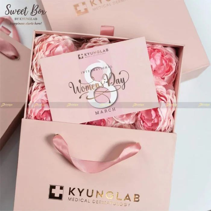 Logo hộp được ép kim sang trọng