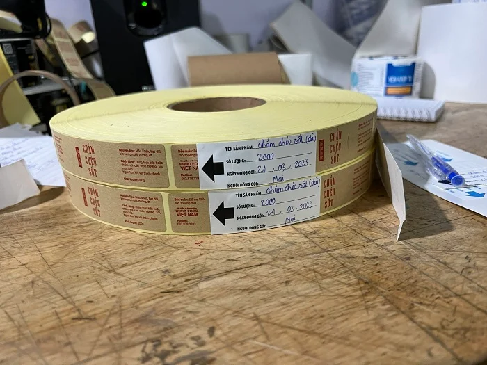 Decal cuộn cung cấp nhiều thông tin cho khách hàng.