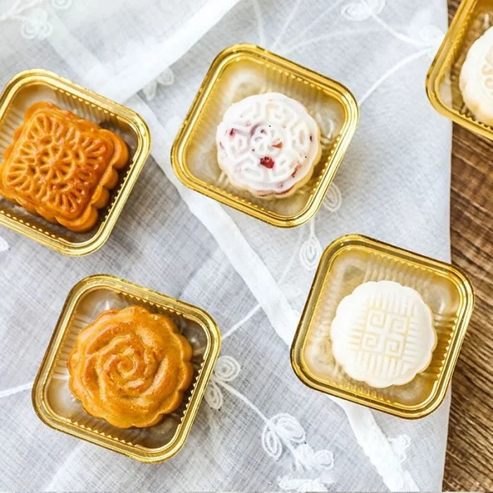 Khay đựng bánh màu vàng
