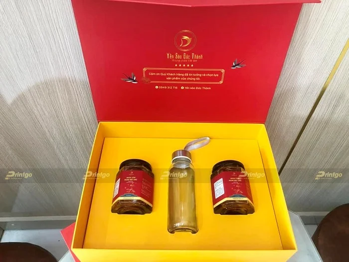 Sắc đỏ và vàng nổi bật