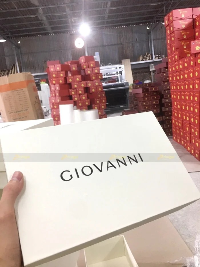 Hộp có tông màu trắng chủ đạo