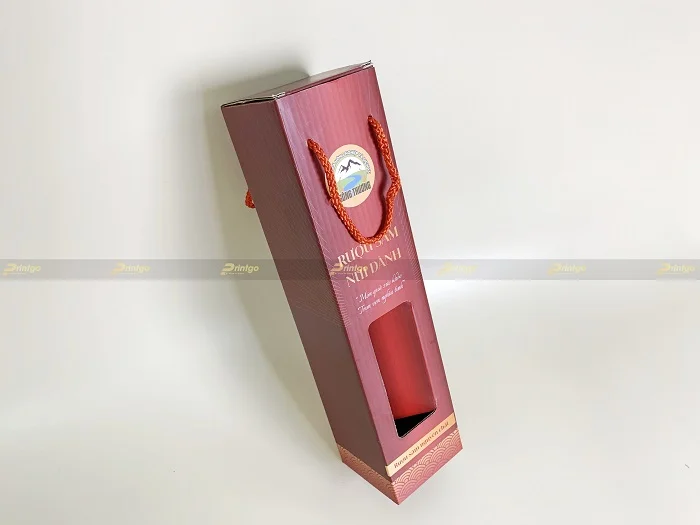 Mặt trước của hộp rượu đơn