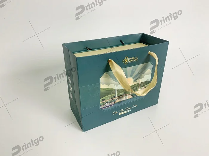 Túi giấy có dây lụa mang đến tính thẩm mỹ cao
