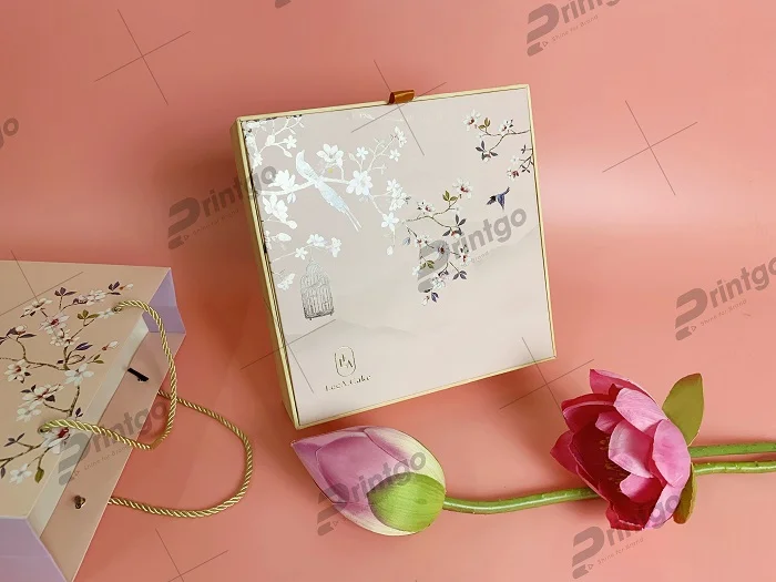 Ép kim lấp lánh thu hút ánh nhìn