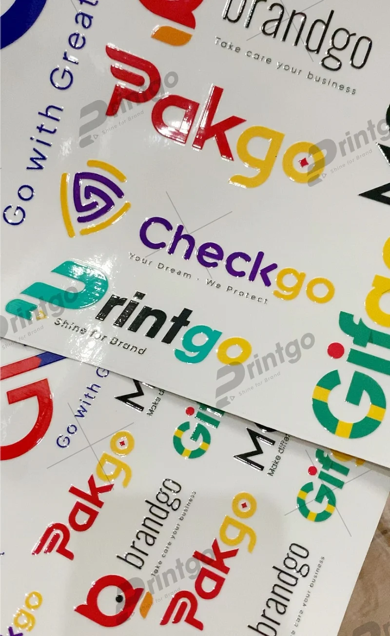 Tem decal logo nổi ấn tượng