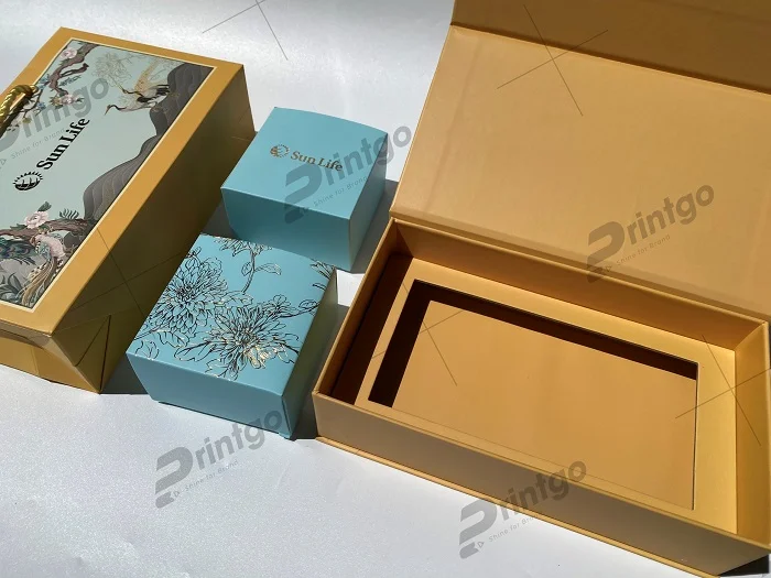 Màu mực sắc nét, ép kim lấp lánh