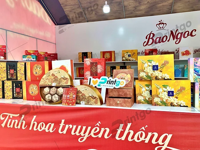 Hộp được bày trên kệ bán hàng