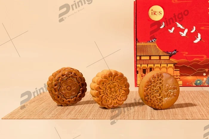 Bánh trung thu và hộp Nguyệt Mẫu Quy 