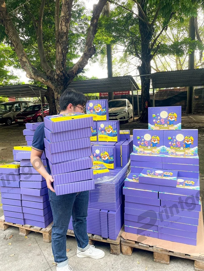 Kiện hàng hộp bánh trung thu số lượng lớn