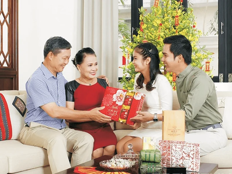 Biếu quà tết bố mẹ vợ tương lai ý nghĩa nhất?