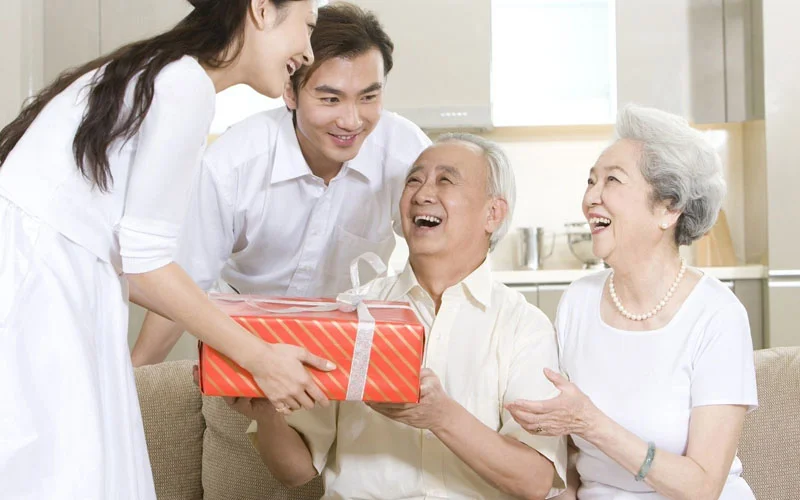 Kinh nghiệm lựa chọn quà tết cho người lớn tuổi
