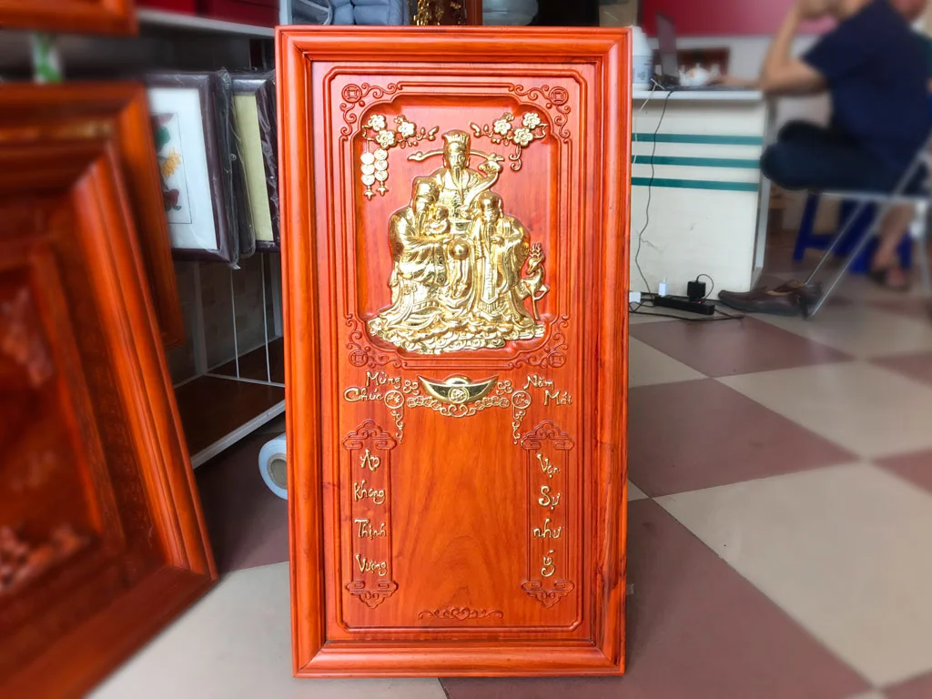 Khung lịch gỗ khắc hình ông Phúc Lộc Thọ