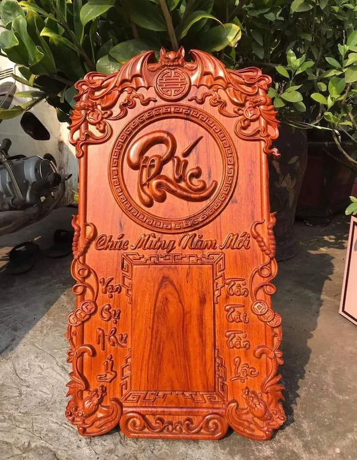 5. Khung lịch gỗ khắc chữ: Tâm, Đức, Phúc, Lộc