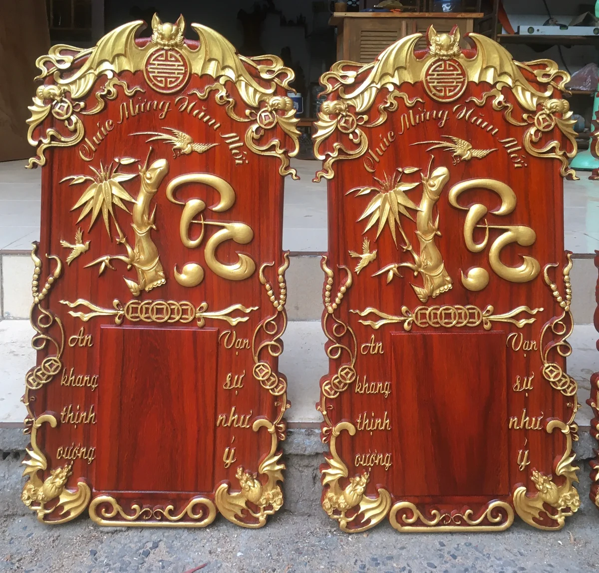 5. Khung lịch gỗ khắc chữ: Tâm, Đức, Phúc, Lộc