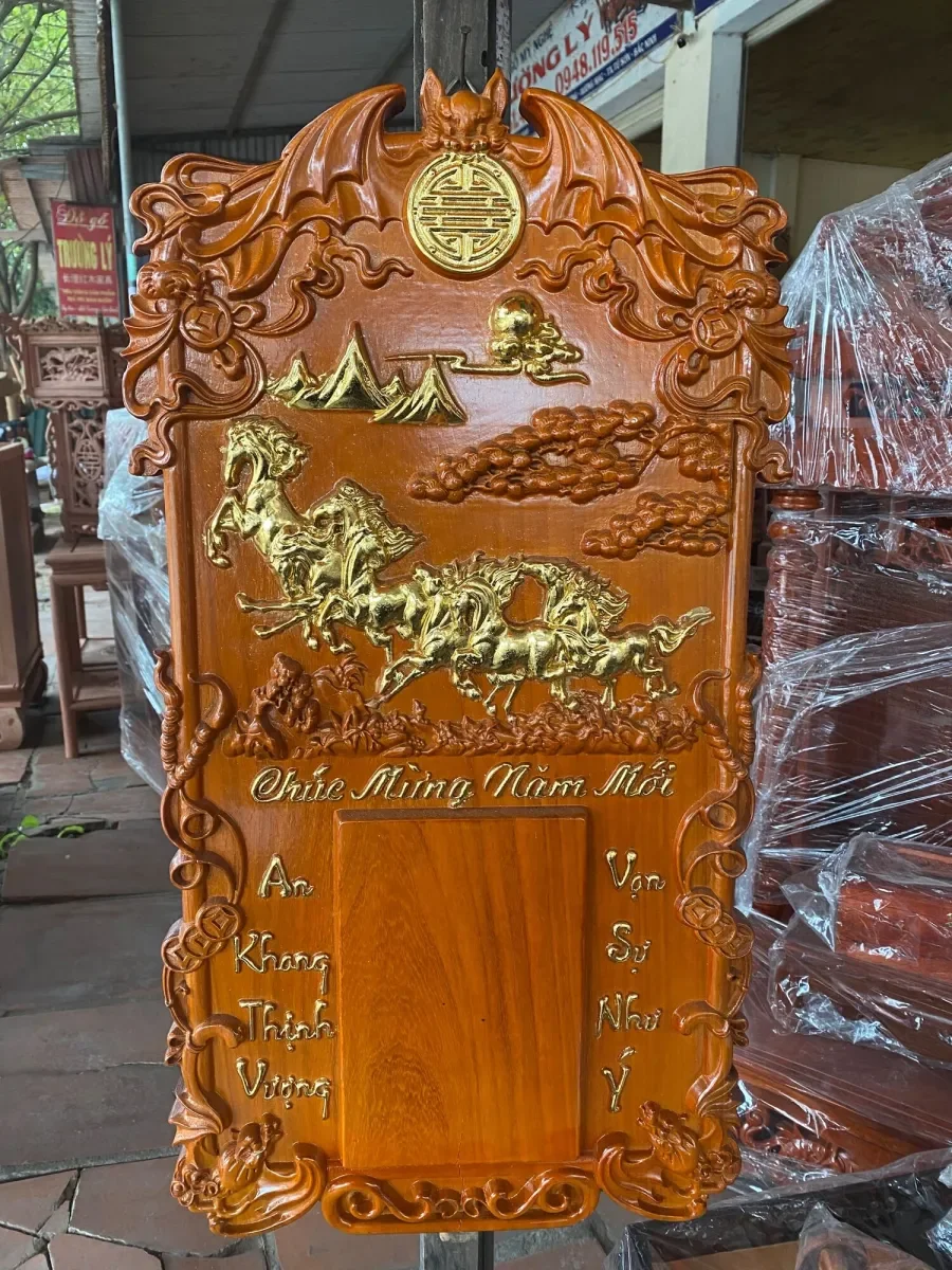 Khung lịch gỗ mã đáo thành công