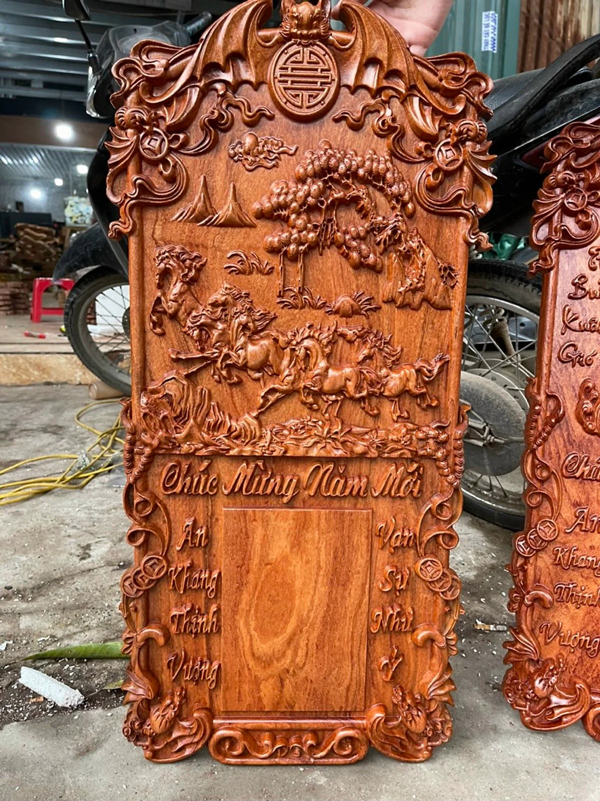 Khung lịch gỗ mã đáo thành công