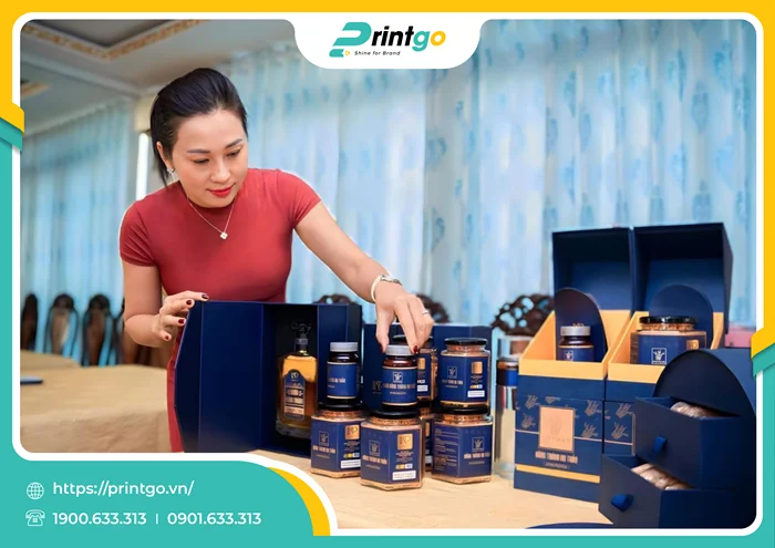 Đích thân giám đốc Công Ty Nie Phạm trưng bày sản phẩm
