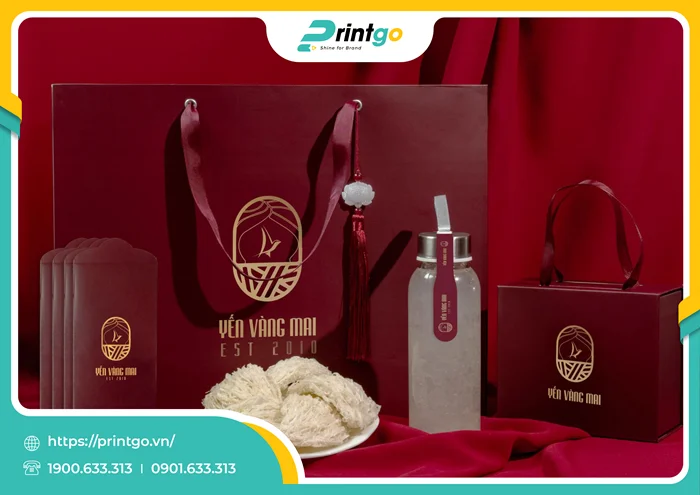 Màu sắc đỏ đô nổi bật của ấn phẩm