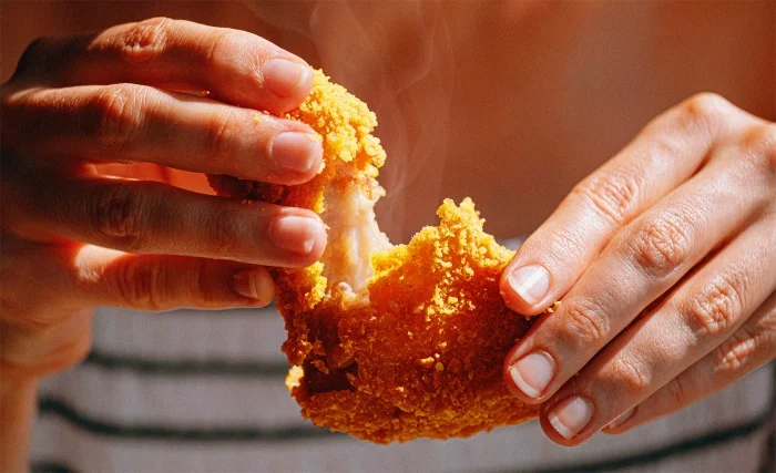 [BRANDING]Chikin xuất hiện tại Tây Ban Nha với logo hiện đại, độc đáo