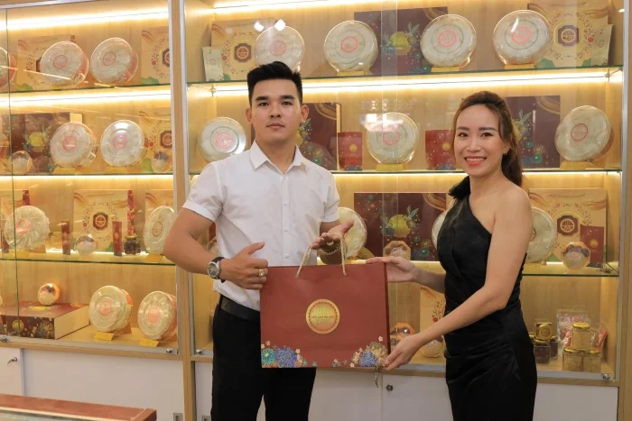 ha anh va printgo ra mat hop dung yen sao voi thiet ke doc dao an tuong(19) 1714116434