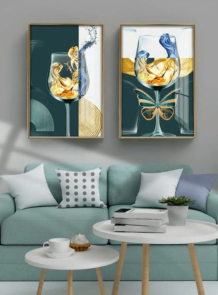Tranh tráng gương mang lại cảm giác sang trọng cho không gian