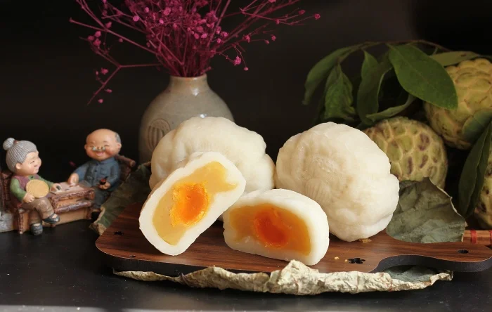 Sự khác biệt giữa bánh trung thu truyền thống và bánh trung thu hiện đại hoa nổi