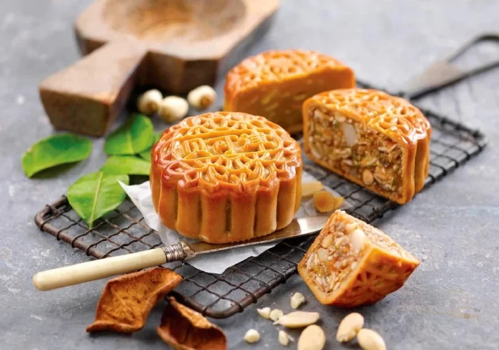 Sự khác biệt giữa bánh trung thu truyền thống và bánh trung thu hiện đại hoa nổi