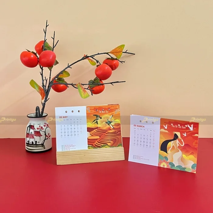 Lịch để bàn đế gỗ và lịch để bàn đế mica - Nên chọn loại nào cho món quà doanh nghiệp?