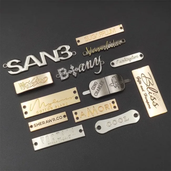 Quà tặng doanh nghiệp tem logo cao cấp - Thiết kế độc quyền, khẳng định phong cách riêng
