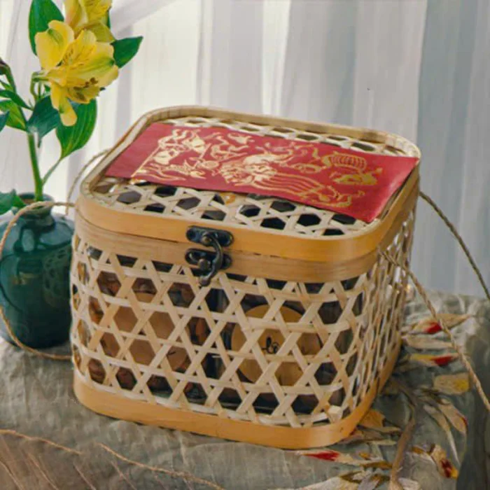 Mẫu hộp quà tết mây tre đan hình vuông