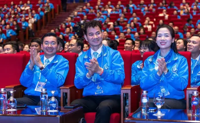 Khám phá ý nghĩa của áo hội liên hiệp thanh niên & trang phục đoàn thanh niên Việt Nam 