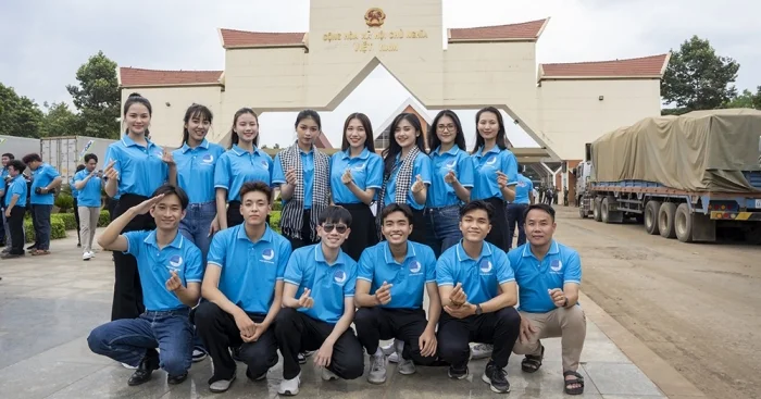 Khám phá ý nghĩa của áo hội liên hiệp thanh niên & trang phục đoàn thanh niên Việt Nam 