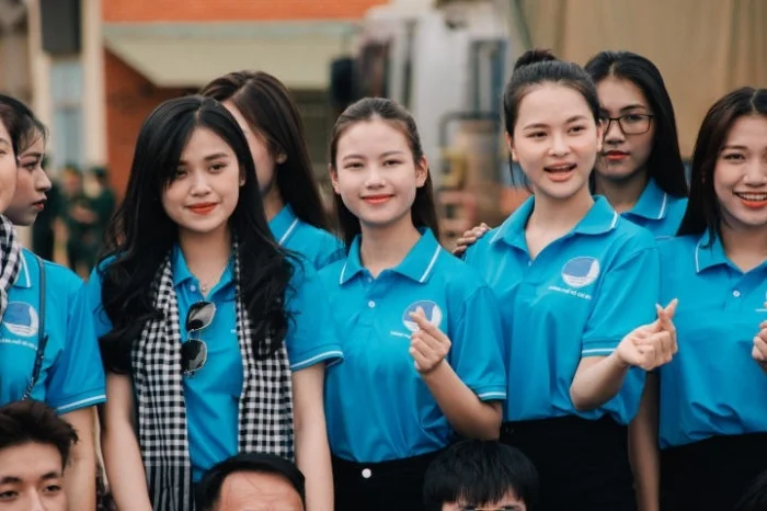 Khám phá ý nghĩa của áo hội liên hiệp thanh niên & trang phục đoàn thanh niên Việt Nam 
