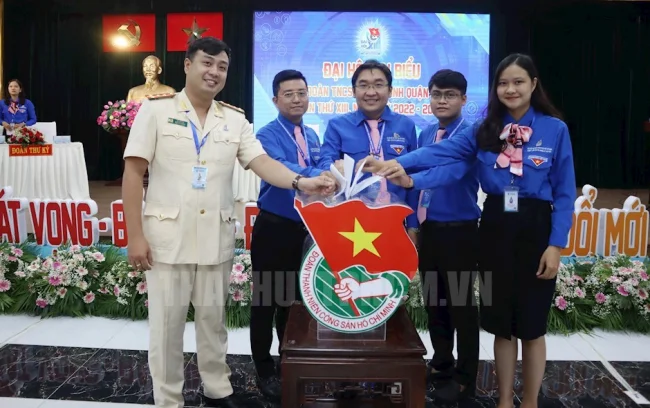 Sự ra đời và ý nghĩa huy hiệu Đoàn thanh niên cộng sản Hồ Chí Minh