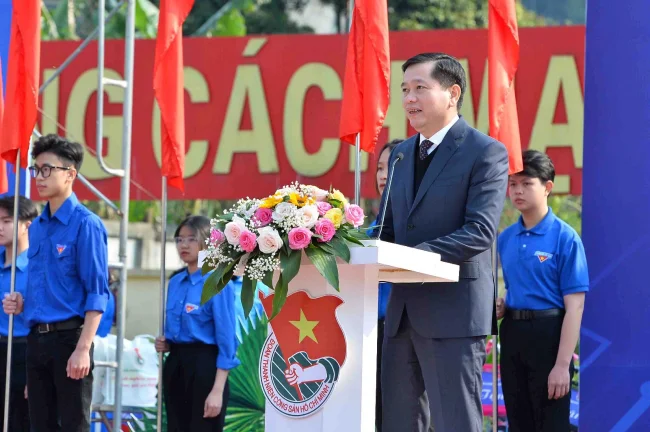Sự ra đời và ý nghĩa huy hiệu Đoàn thanh niên cộng sản Hồ Chí Minh