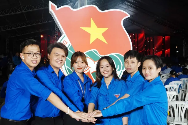Sự ra đời và ý nghĩa huy hiệu Đoàn thanh niên cộng sản Hồ Chí Minh