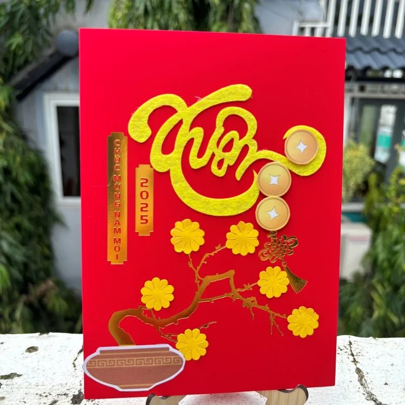 Thiệp chúc mừng năm mới hoa mai sáng tạo 