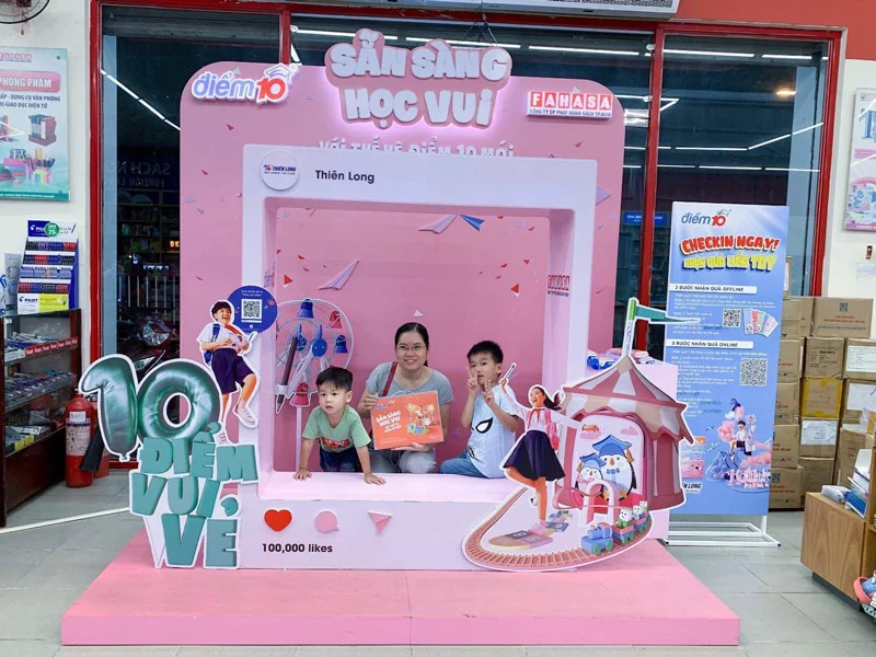 standee mô hình
