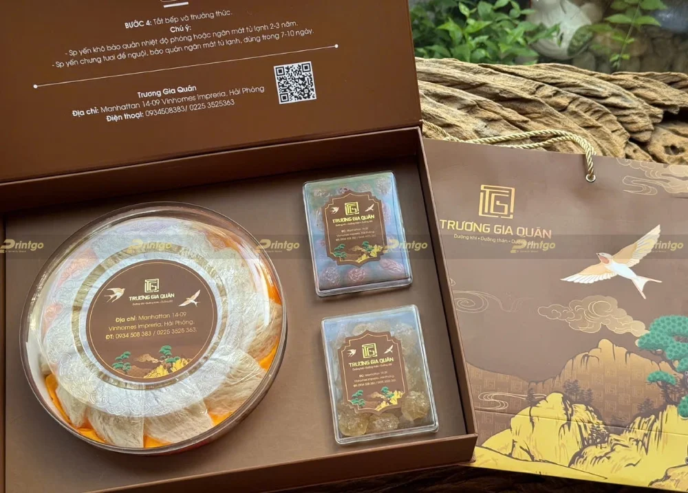 Phía trong hộp đựng yến sào Trương Gia Quán