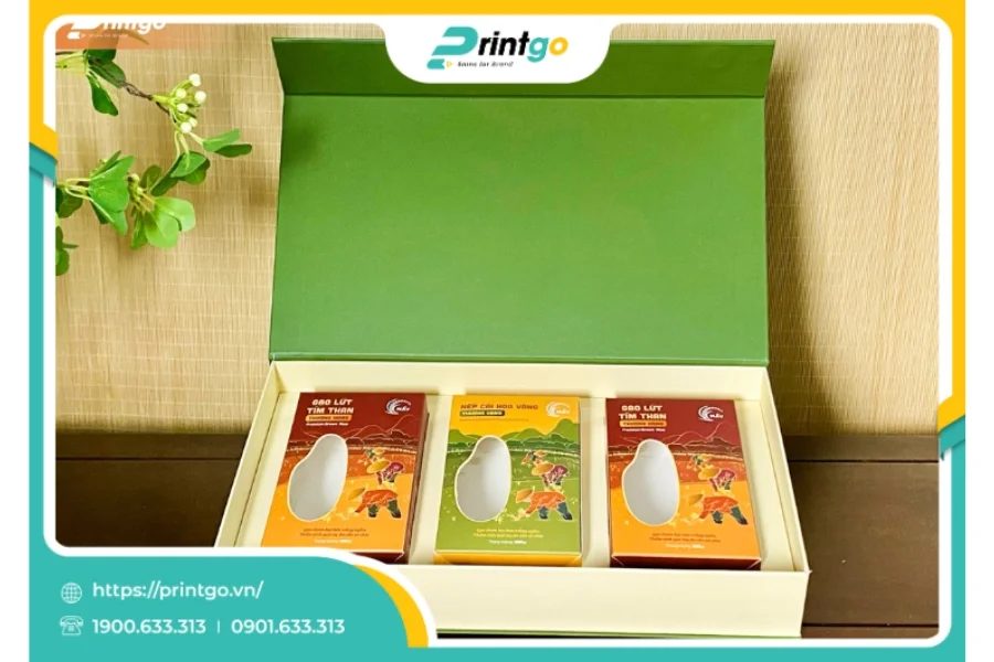 Hộp trà phối kính mica lộ sản phẩm bên trong