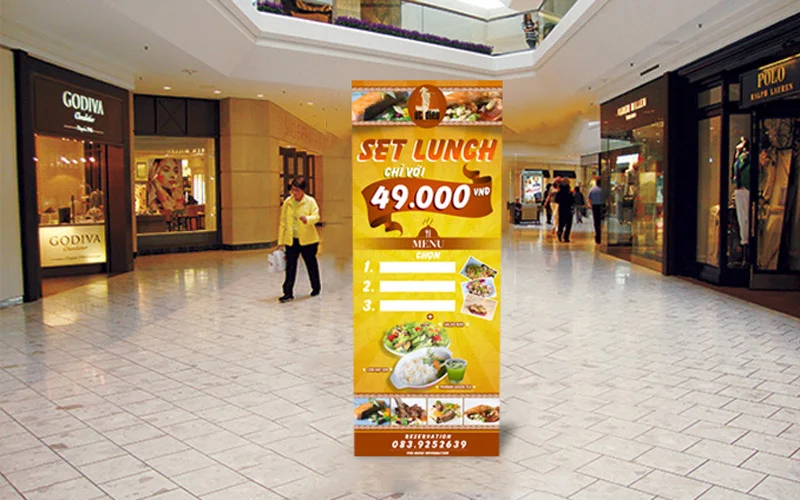 ứng dụng standee tại cửa hàng