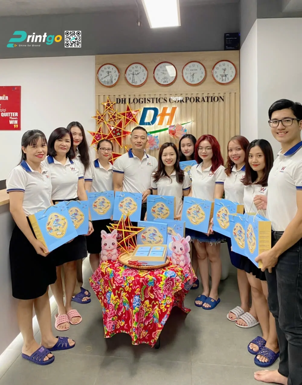 Hộp bánh trung thu DH Logistics quà tặng gắn kết nhân viên